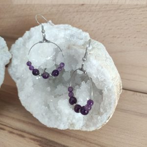 Boucles d'oreilles Réconfort – Pierres Naturelles : Améthyste, Quartz Rose, Howlite & Cristal de Roche (Copie)